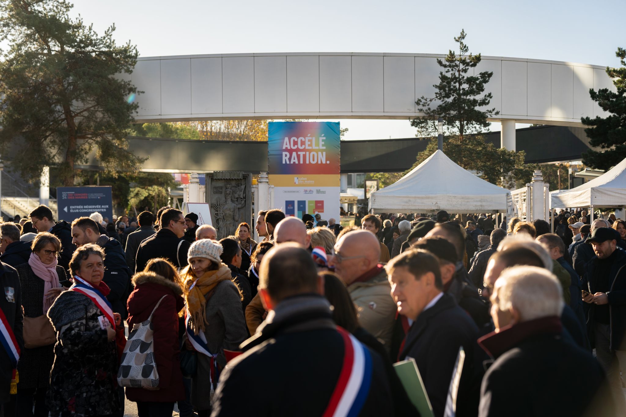 Arrivée des élus au Salon des Maires et des Collectivités 2024, Porte de Versailles