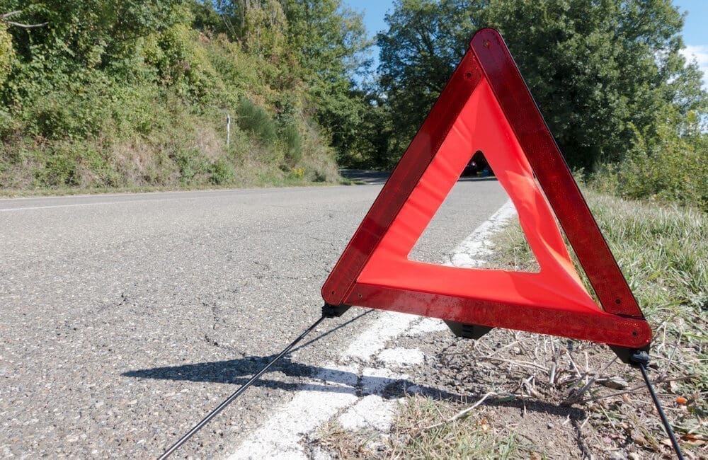 road-car-country-road-asphalt-sign-signage-685722-pxhere.com - Copie